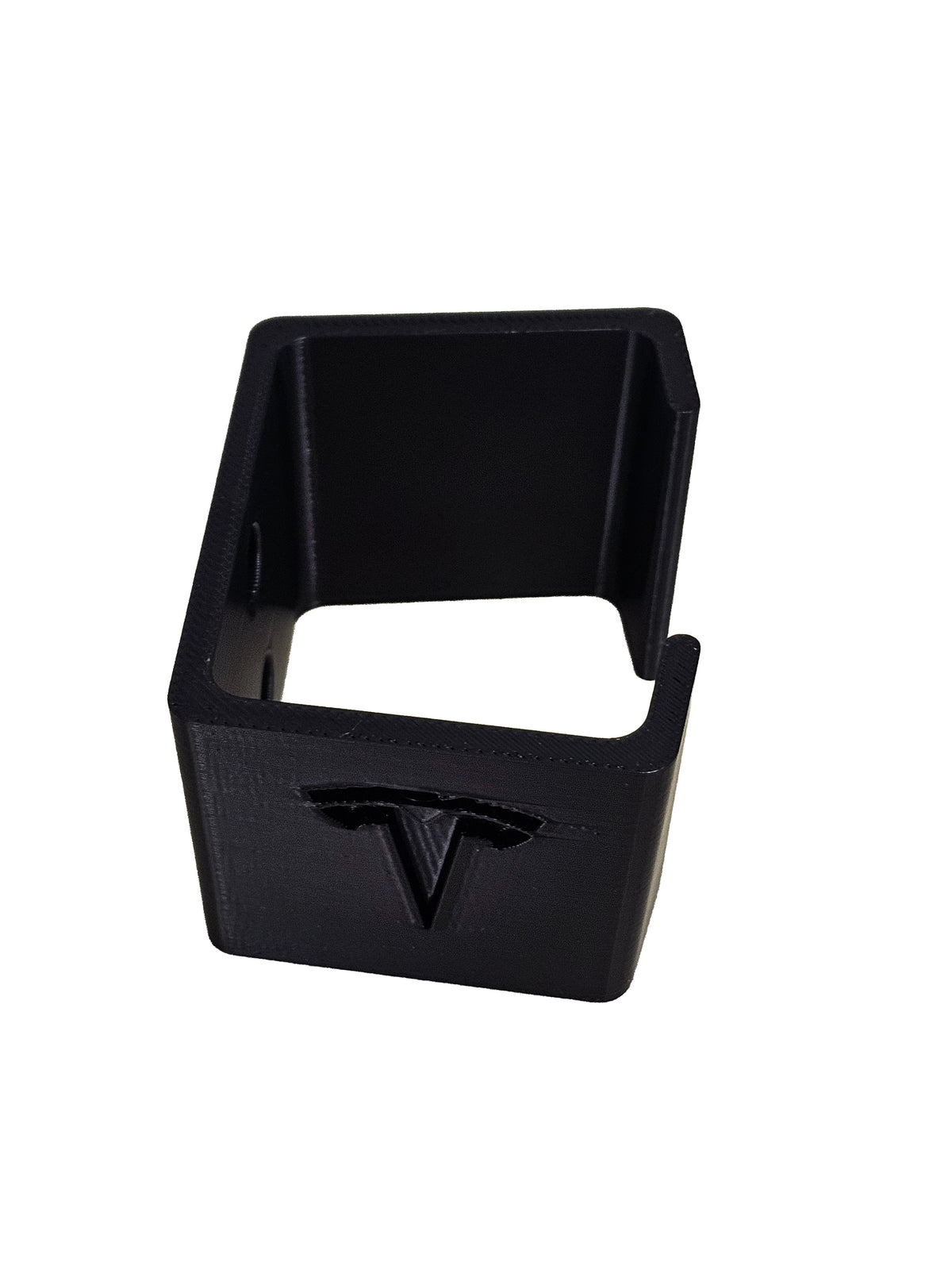 Tesla Gen 2 Mobile Connector -seinäteline edestä, kohokuvioitu Tesla-logo näkyvissä